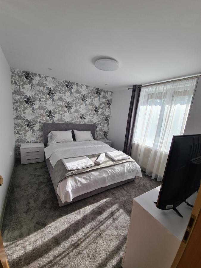 Apartament Ultra Central 3 Apartment Hunedoara Exterior photo